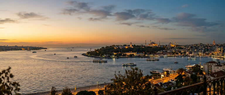 Les rivages d’Istanbul et sa ligne d’horizon historique, en vue panoramique